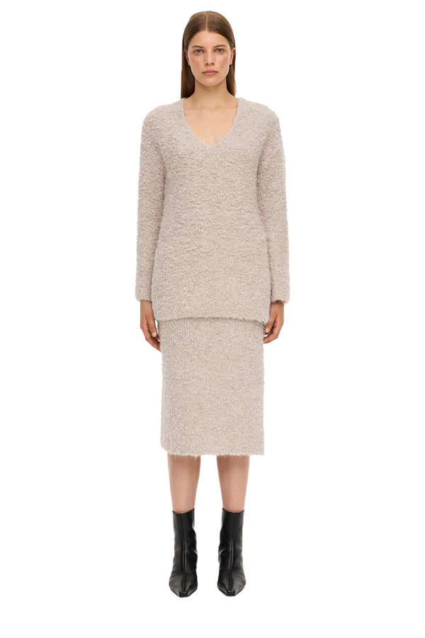 Model wearing the Karlee wide-sleeve Alpaca wool-blend sweaster in beige color from the brand BY MALENE BIRGER