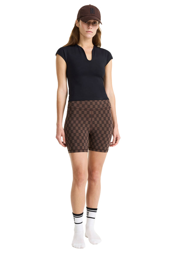 Model wearing the Siola Short in dark mahogany colour from the brand BY MALENE BIRGER