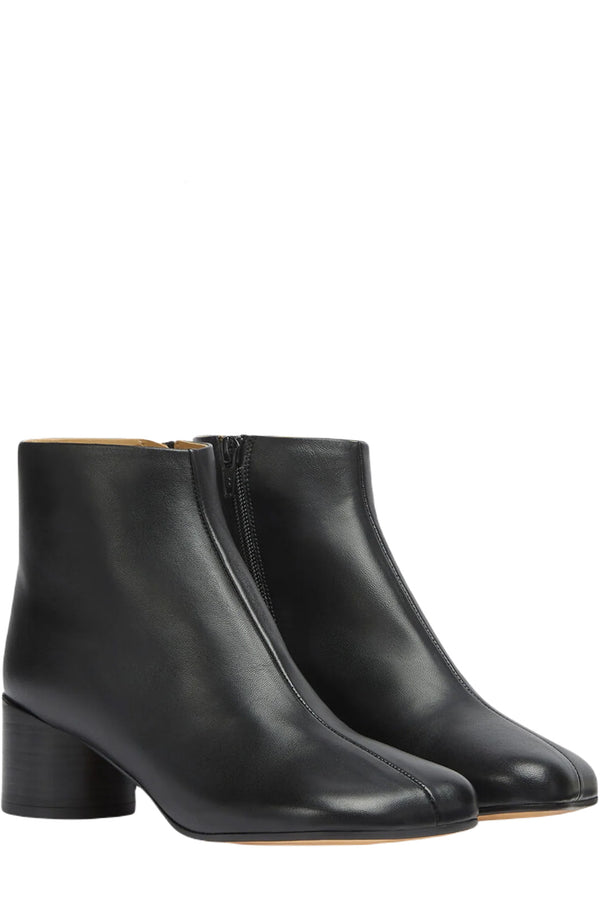 The Anatomic leather ankle boots in black colour from the brand MM6 MAISON MARGIELA