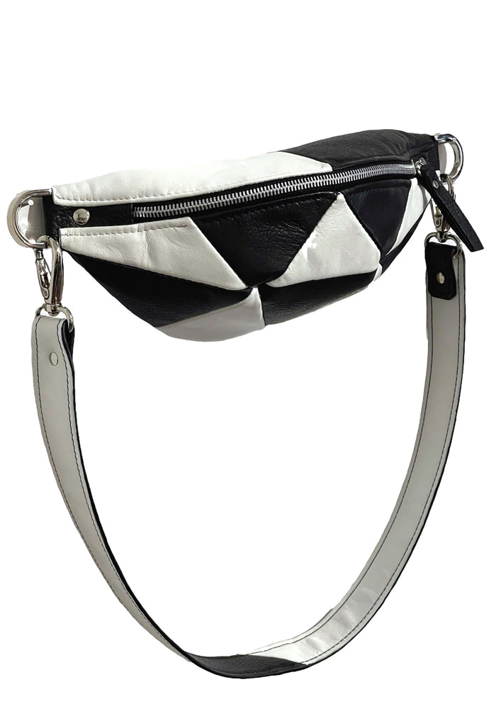 The contrast-panel cross-body bag from the brand NASHA