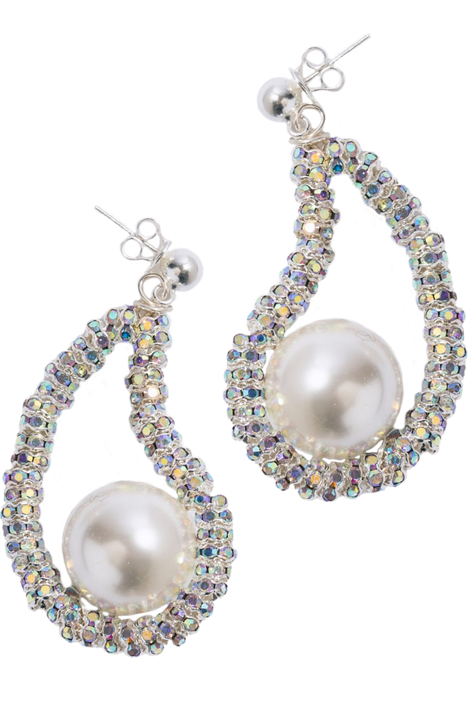 The Mini Oysters earrings in silver and pearl colours from the brand PEARL OCTOPUSS.Y