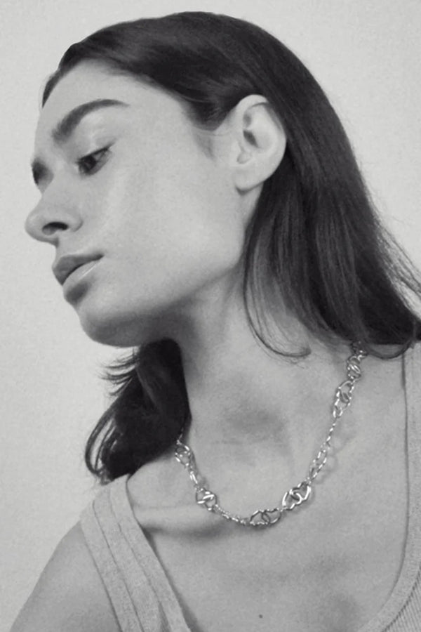 Model wearing the Small Heart link necklace in silver colour from the brand THE GOOD STATEMENT
