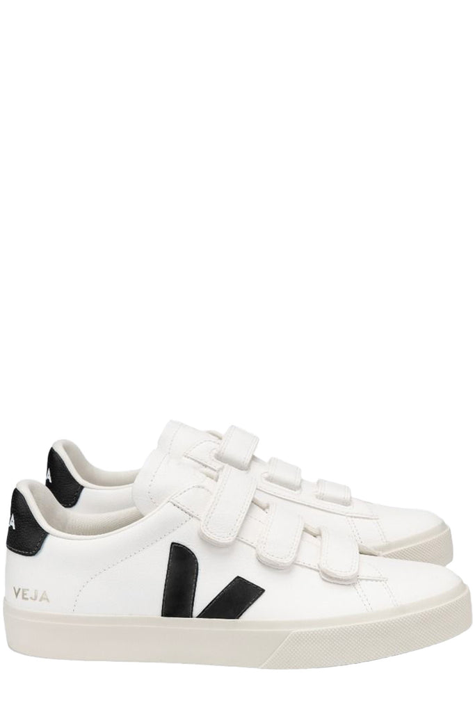 The Recife chromefree leather sneakers in extra white and black colors from the brand VEJA