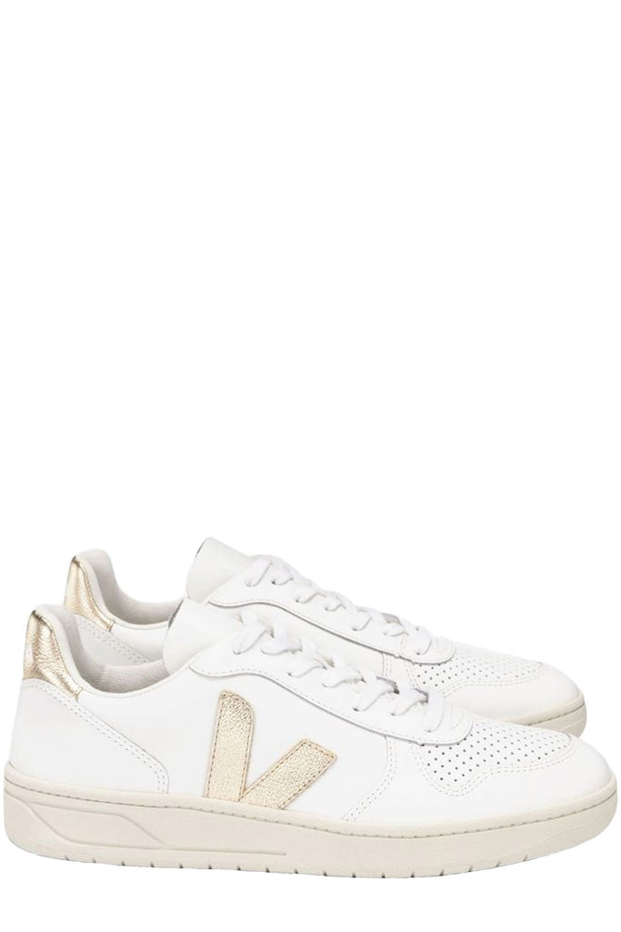 The V-10 leather sneakers in extra white and platine colors from the brand VEJA